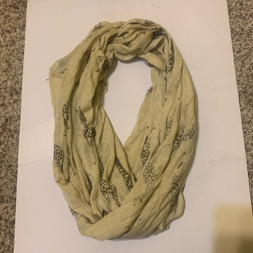 Giraffe Infinity Scarf - Picture 3 of 3